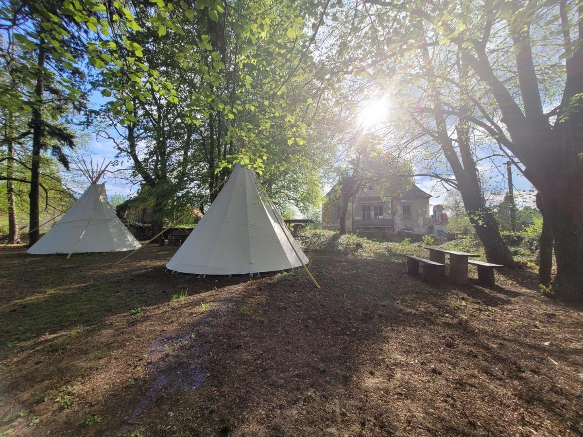 Chateau Moravany - Apartmany, Teepee A Wellness Ronov Nad Doubravou Экстерьер фото