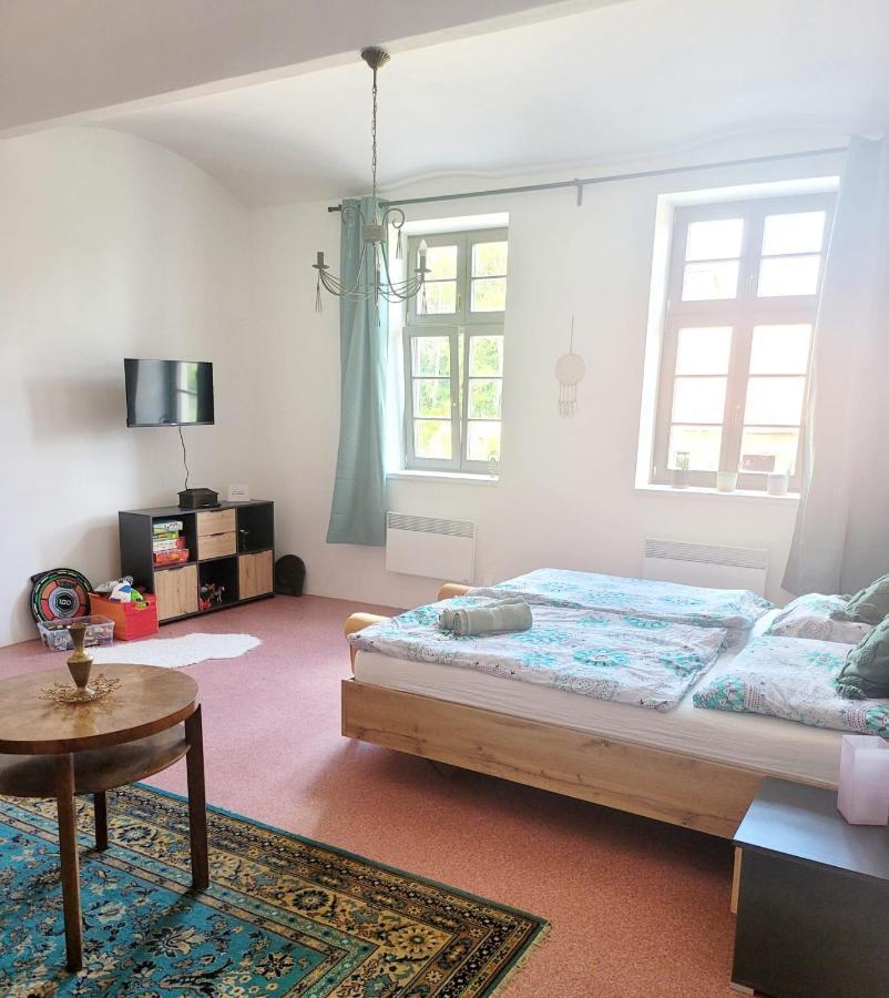 Chateau Moravany - Apartmany, Teepee A Wellness Ronov Nad Doubravou Экстерьер фото