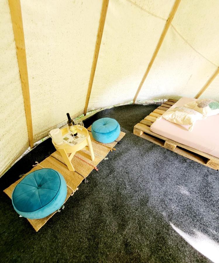 Chateau Moravany - Apartmany, Teepee A Wellness Ronov Nad Doubravou Экстерьер фото