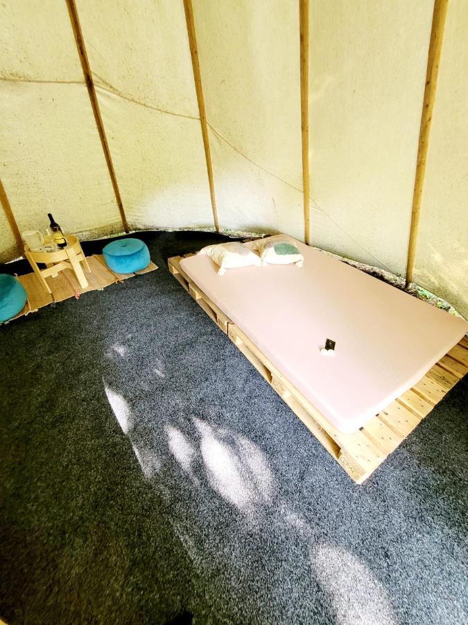 Chateau Moravany - Apartmany, Teepee A Wellness Ronov Nad Doubravou Экстерьер фото