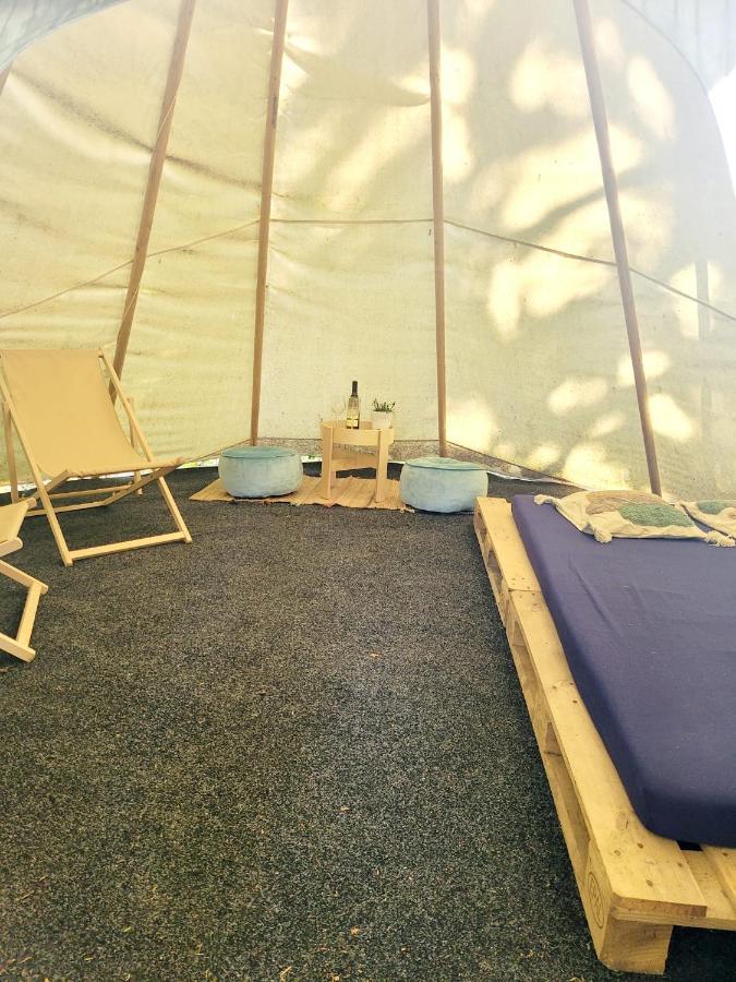 Chateau Moravany - Apartmany, Teepee A Wellness Ronov Nad Doubravou Экстерьер фото