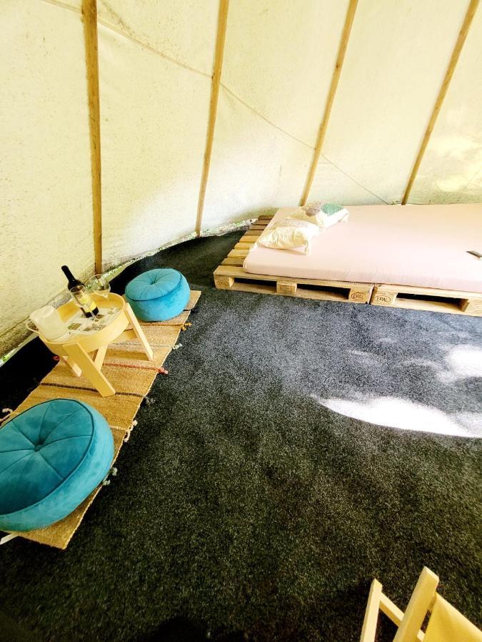 Chateau Moravany - Apartmany, Teepee A Wellness Ronov Nad Doubravou Экстерьер фото