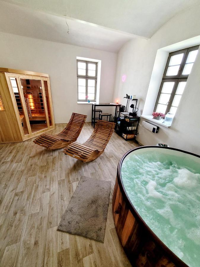 Chateau Moravany - Apartmany, Teepee A Wellness Ronov Nad Doubravou Экстерьер фото