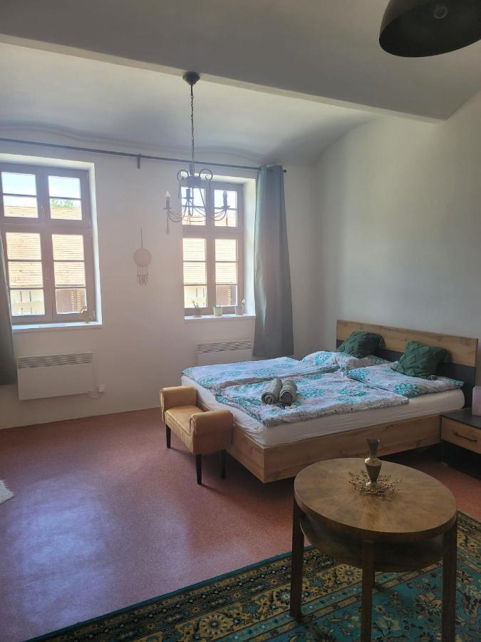 Chateau Moravany - Apartmany, Teepee A Wellness Ronov Nad Doubravou Экстерьер фото